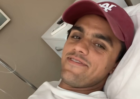 Felipe Simas é hospitalizado e descobre doença nos olhos 