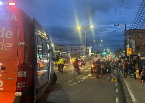 Motociclista de app e passageira ficam feridos durante acidente em Manaus