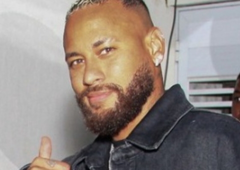 Neymar vai ao aniversário de Romário e web faz insinuações sobre peso do jogador
