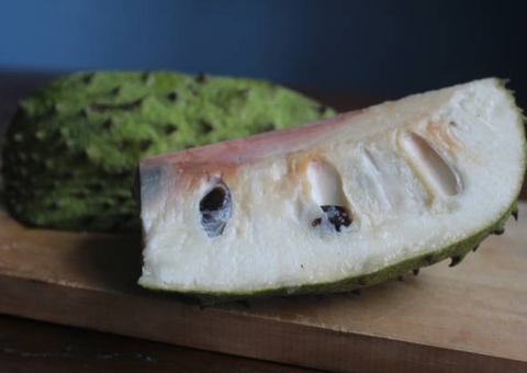 Graviola melhora gastrite e diminui risco de câncer; conheça os benefícios