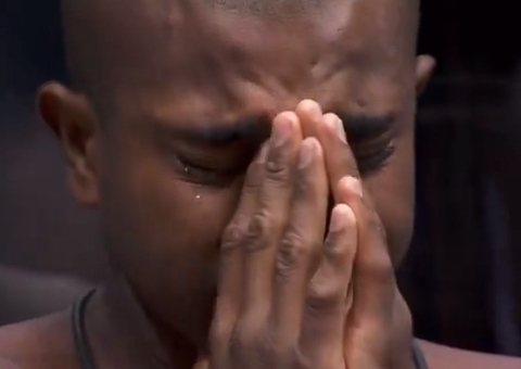 Davi chora ao ganhar bolsa de estudos em dinâmica do BBB24