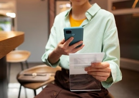 Funcionária transfere R$ 11 mil por engano e homem se nega a devolver valor