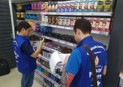 Pontos de venda de pomadas modeladoras são inspecionados pela Visa Manaus