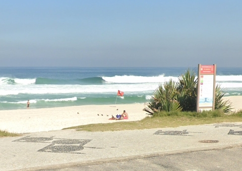 Ossada é encontrada por banhistas na praia da Barra da Tijuca