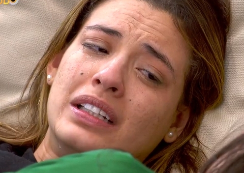 Beatriz chora com medo do Paredão e desabafa com Alane 
