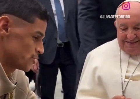 Luva de Pedreiro conhece o Papa e faz pergunta inusitada 