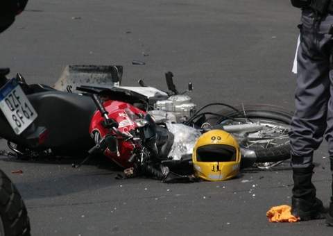 Motociclista por App morre ao bater de frente com ônibus no campus da Ufam
