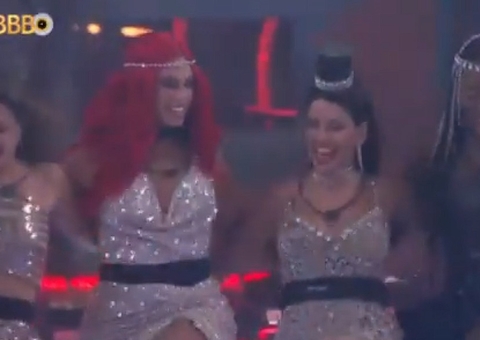 Trégua? Fernanda levanta perna com Alane em dança durante festa