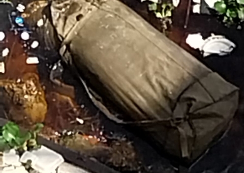 Parte de corpo humano é encontrada em bolsa boiando no Roadway de Manaus