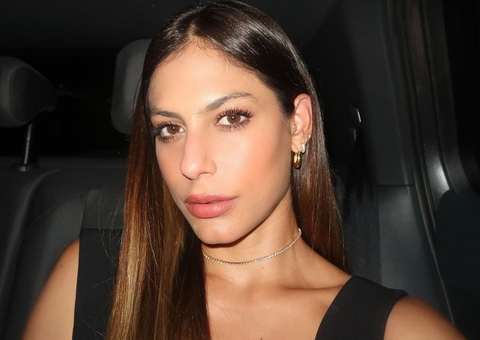 Mari Gonzalez radicaliza no visual e surge ruiva