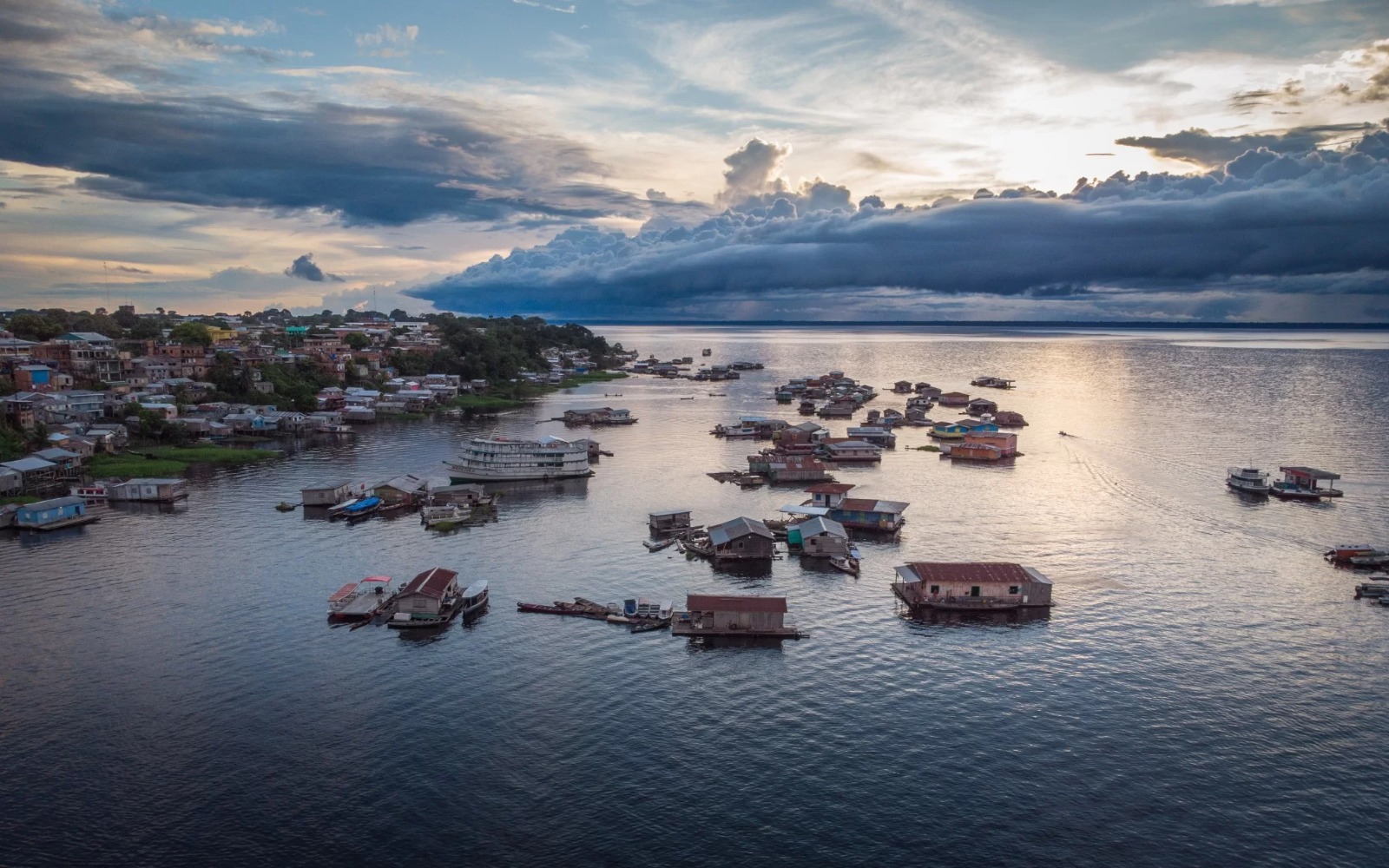 Flutuantes: Modelo Turístico em Debate