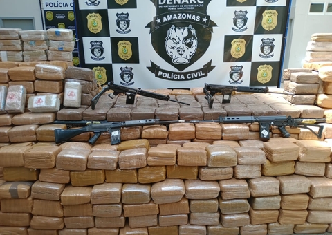 Operação apreende 1,5 tonelada de drogas e 4 fuzis de guerra em galpão no bairro de Flores 