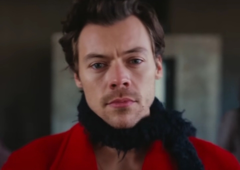 Brasileira é acusada de perseguir Harry Styles após enviar 8 mil cartas ao cantor