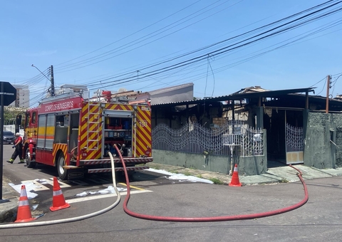 Incêndio atinge casa no Dom Pedro; veja vídeo
