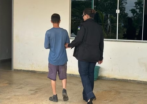 Pai é preso por espancar e ameaçar filha de morte por salgar comida