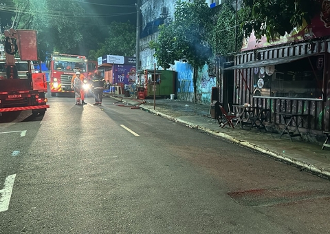 Incêndio atinge lanchonete no Centro