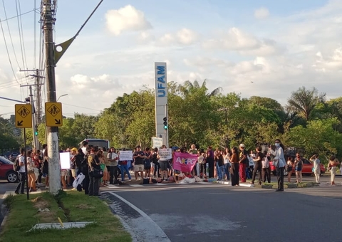 Estudantes e professores da Ufam protestam após Justiça suspender Sisu