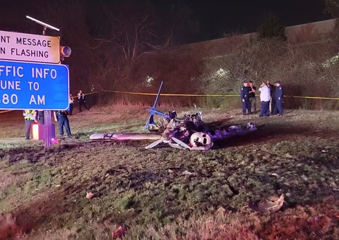 Avião cai e deixa cinco mortos; vídeos