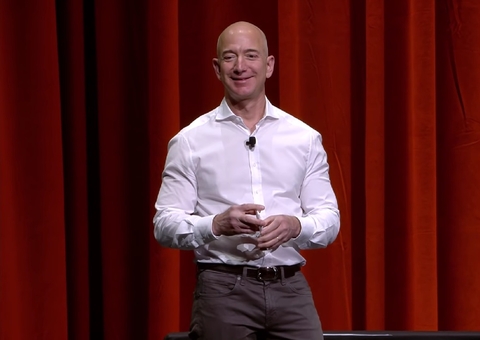 Jeff Bezos ultrapassa Elon Musk e volta ao topo da lista dos mais ricos do mundo