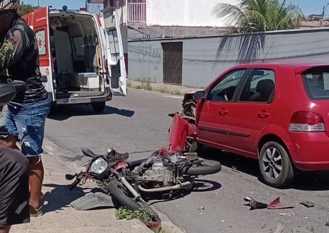 Motociclista por app fica ferido em acidente na avenida Passarinho