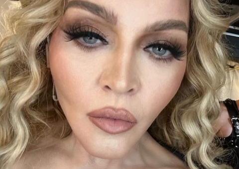 Madonna dá bronca em homem que via seu show sentado e depois percebe que ele é cadeirante