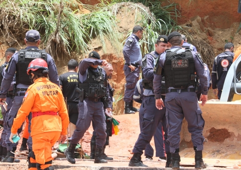 Trabalhadores são soterrados após desbarrancamento em Manaus