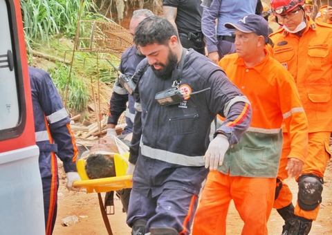 'Mano, eu não quero morrer', dizia homem ao irmão enquanto era soterrado