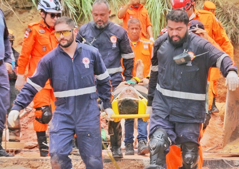 Segundo trabalhador é resgatado após passar 1 hora soterrado em Manaus 
