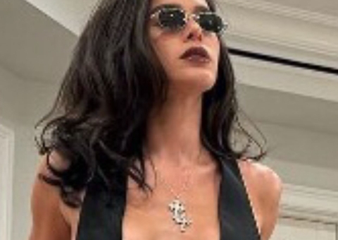 Bruna Marquezine surge com decote fatal ao lado de Anitta em show de Madonna