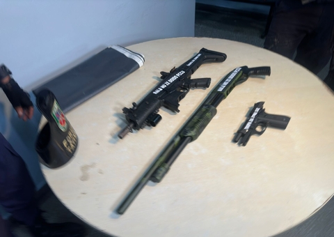 Casal é preso com armas de guerra dentro de carro no Jorge Teixeira