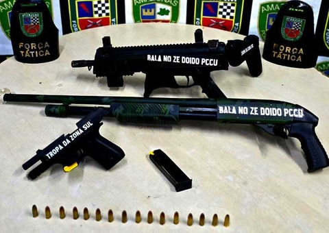 Armas com mensagens contra o PCC são apreendidas com dupla no Jorge Teixeira