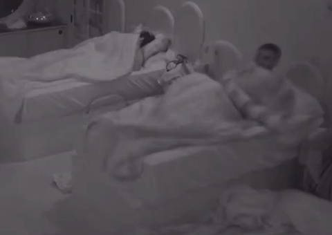 No BBB24, Matteus fala enquanto dorme e assusta Davi 