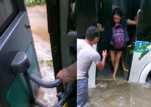 Ônibus desgovernado cai em igarapé em acidente na BR-319; vídeos