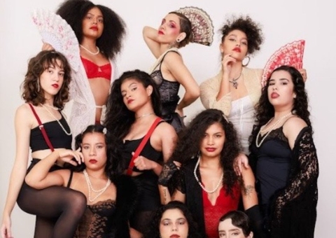 Palco do Teatro Amazonas recebe 'Cabaré Chinelo - O Show'