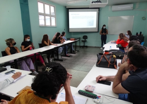 Fundações abrem inscrições para bolsas de iniciação científica no Amazonas