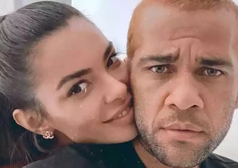 Mulher de Daniel Alves deleta conta do Instagram após liberdade provisória do jogador