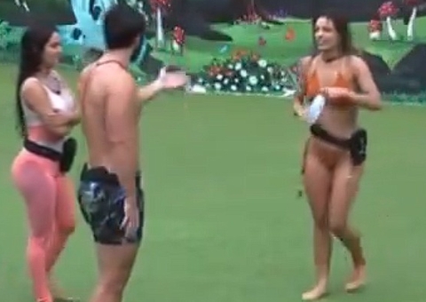 Matteus chama atenção de Beatriz por derrubar Sabrina Sato: 'quase bateu na mesa'