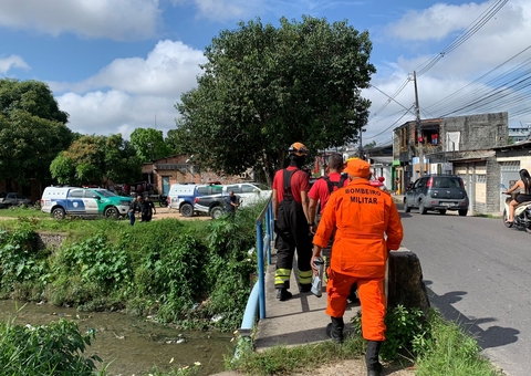 Corpo é encontrado boiando em igarapé debaixo de ponte no Novo Aleixo