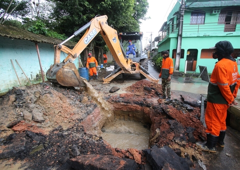 Ligações clandestinas de esgoto causam 90% dos rompimentos de tubulações em Manaus