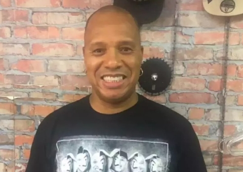 Anderson, vocalista do Molejo, volta a ser internado e está em estado grave