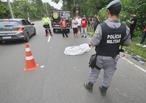 Mulher morre a caminho do trabalho em acidente no Tarumã; marido ficou ferido