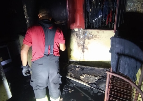 Casa pega fogo e família escapa da morte pela caixa do ar condicionado no São Raimundo