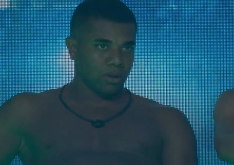 Davi diz que ele e Isabelle estão sendo usados por grupo Fadas para chegarem à final