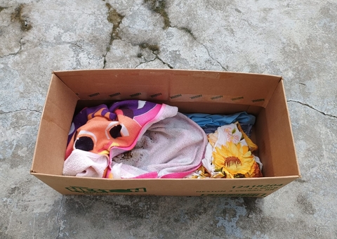 Sujo de sangue e fezes, recém-nascido é abandonado na porta de casa no Cidade de Deus