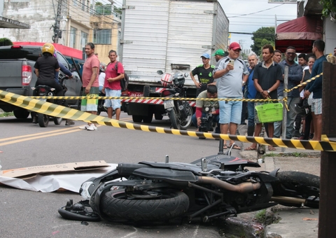 Motociclista vê esposa ser esmagada por caminhão em acidente no São Francisco