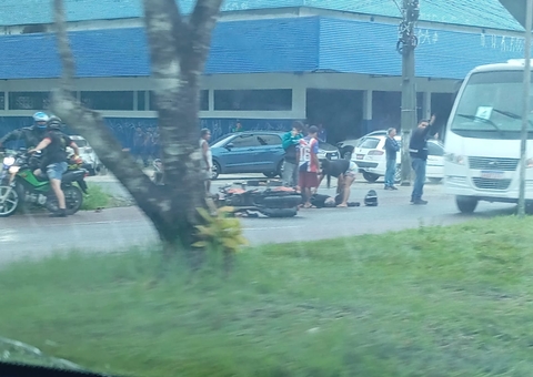 Motociclista fica ferido em acidente durante chuva no Colônia Terra Nova
