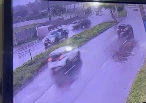 Veja momento em que caminhão tomba perto do Centro de Treinamento do Detran-AM