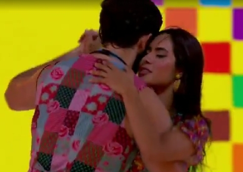 Matteus e Isabelle dançam agarradinhos e brother confessa que ficaria com manauara