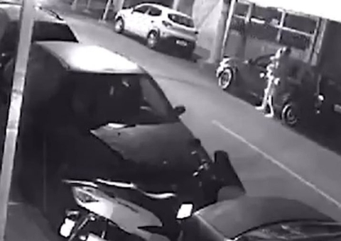 Motociclista morre após ser atropelado por carro da PM durante perseguição