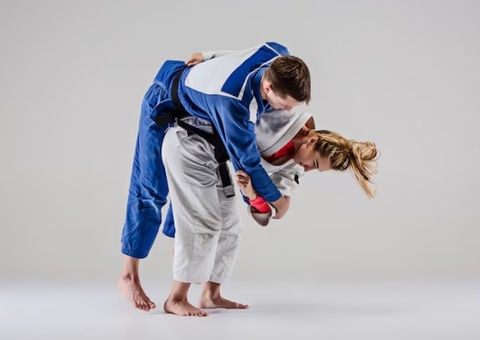 PL que prevê isenção de inscrição em competições para atletas de jiu-jitsu avança na CMM